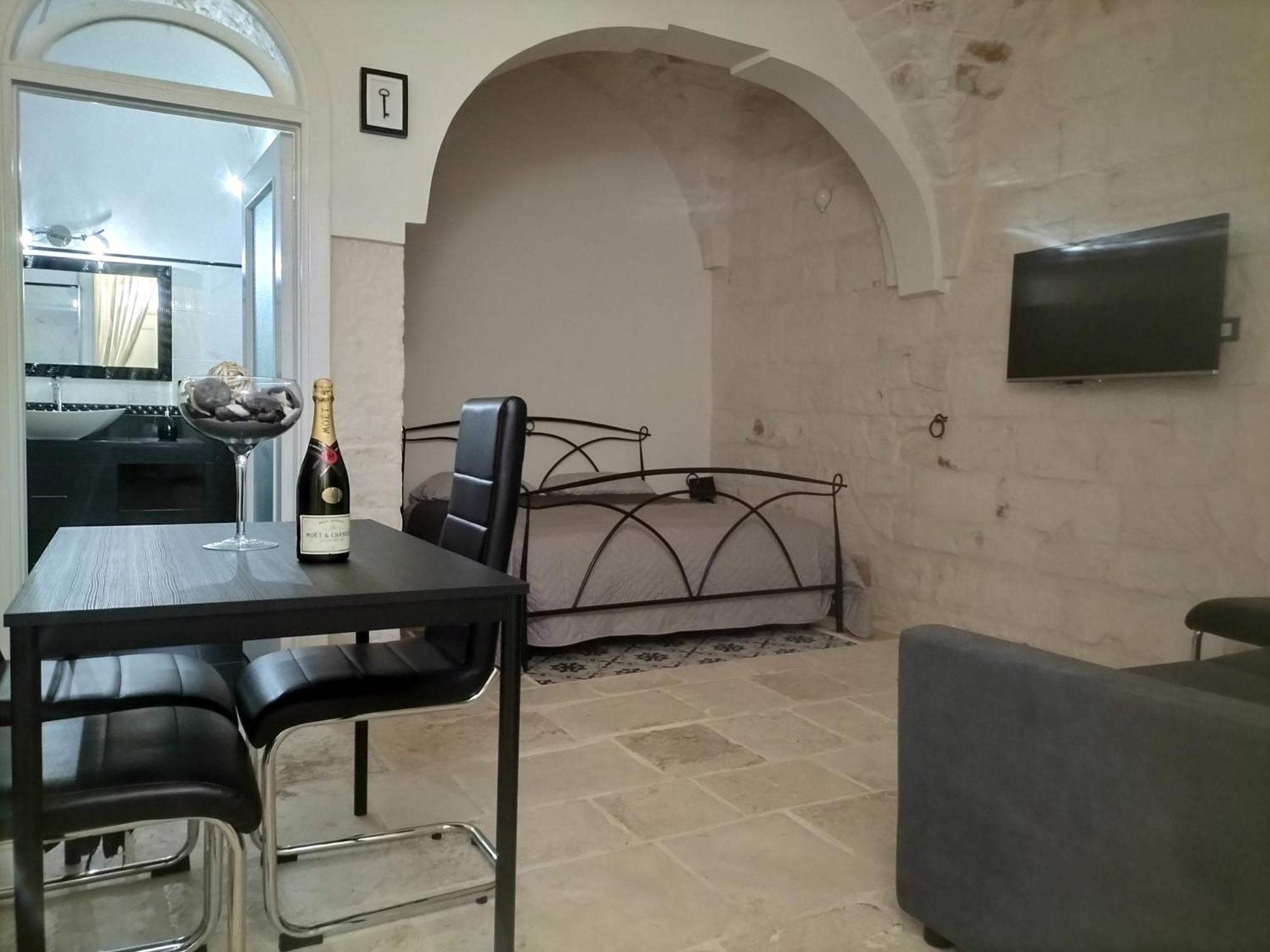 Le Tre Alcove Hotel Ceglie Messapica Exterior photo